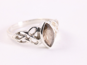 23859 Fijne opengewerkte zilveren ring met rookkwarts 
