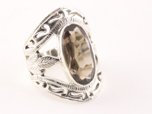 24222 Opengewerkte zilveren ring met rookkwarts