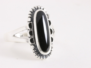 24259 Bewerkte zilveren ring met onyx