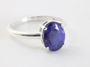 24913 Fijne hoogglans zilveren ring met blauwe saffier