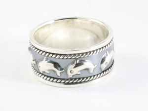 25574 Zilveren ring met dolfijnen