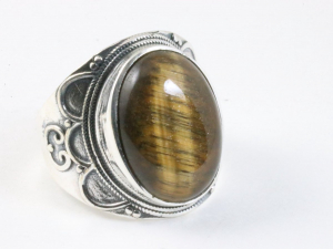 24976 Bewerkte zilveren ring met tijgeroog