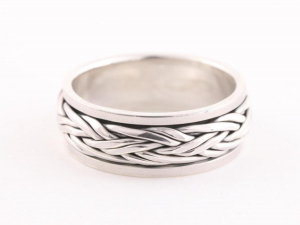23535 Zware zilveren ring met vlechtmotief