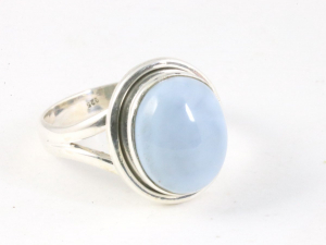 25085 Ovale zilveren ring met blauwe opaal