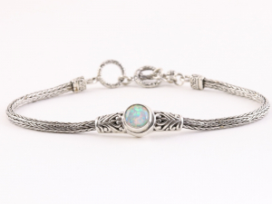 30497 Traditionele zilveren snake armband met welo opaal