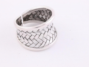 22097 Gevlochten zilveren ring