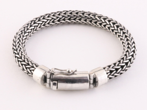 31423 Zware ronde gevlochten zilveren armband met kliksluiting