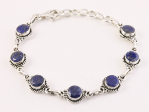 31716 Bewerkte zilveren schakelarmband met gefacetteerde lapis lazuli