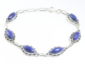 32531 Bewerkte zilveren armband met lapis lazuli