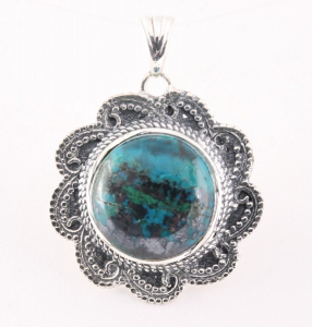 42337 Bewerkte zilveren hanger met chrysocolla