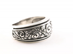 23299 Fijn bewerkte zilveren ring