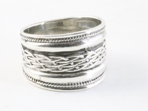 25126 Brede zilveren ring met kabelpatronen