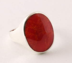 21511 Ovale zilveren ring met rode koraal steen