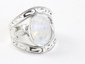 25503 Opengewerkte zilveren ring met regenboog maansteen