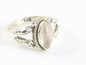 25352 Fijne bewerkte zilveren ring met rozenkwarts