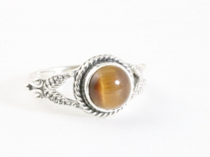 24882 Fijne bewerkte zilveren ring met tijgeroog