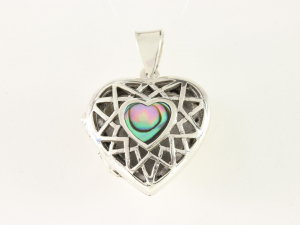 40653 Opengewerkt hartvormig zilveren medaillon met abalone schelp