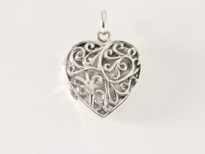 40732 Opengewerkt hartvormig zilveren medaillon  