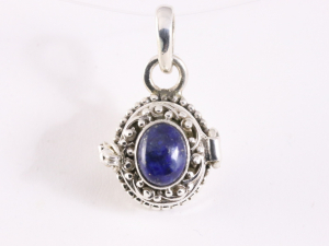 42346 Traditioneel bewerkt fijn zilveren medaillon met lapis lazuli