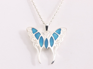 42434 Zilveren vlinder hanger met blauwe agaat aan ketting