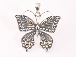 42572 Grote zilveren vlinder hanger met 18k gouden decoraties