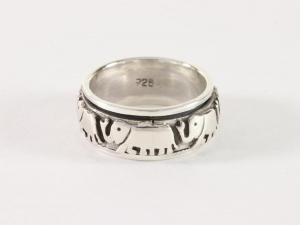 21797 Zilveren geluksring met olifantmotief