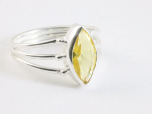 25566 Opengewerkte zilveren ring met citrien