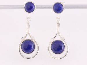 51785 Lange opengewerkte zilveren oorstekers met lapis lazuli