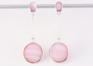 51886 Lange zilveren oorstekers met roze parelmoer