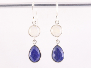 52410 Zilveren oorbellen met lapis lazuli en maansteen