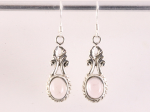 52555 Bewerkte zilveren oorbellen met rozenkwarts