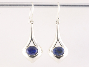 52616 Druppelvormige hoogglans zilveren oorbellen met lapis lazuli