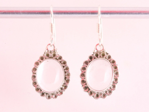 52674 Bewerkte zilveren oorbellen met rozenkwarts