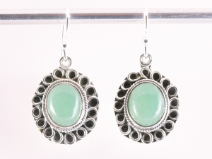 53117 Bewerkte zilveren oorbellen met jade
