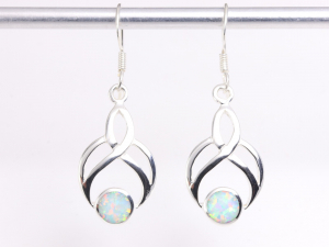 53169 Opengewerkte zilveren oorbellen met welo opaal