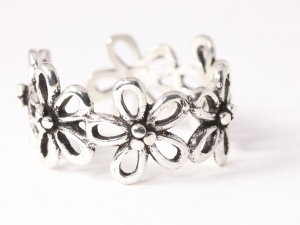 24016 Opengewerkte zilveren bloemen ring