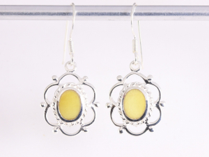 53451 Opengewerkte zilveren oorbellen met gele agaat