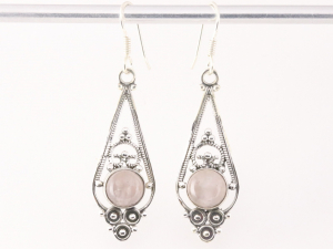 53572 Lange opengewerkte zilveren oorbellen met rozenkwarts