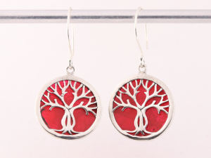 53871 Ronde zilveren oorbellen met levensboom op rode koraal