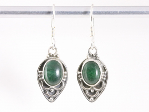 54182 Fijne bewerkte zilveren oorbellen met jade