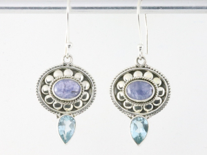 54656 Bewerkte zilveren oorbellen met kyaniet en blauwe topaas
