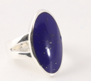 21281 Ovale zilveren ring met lapis lazuli