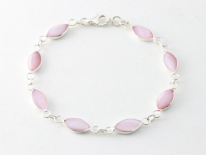 32334 Hoogglans zilveren armband met roze parelmoer