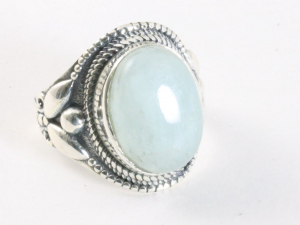 25411 Zware bewerkte zilveren ring met aquamarijn