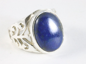25594 Opengewerkte zilveren ring met lapis lazuli