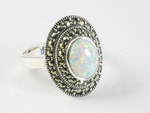 24994 Zilveren ring met welo opaal en marcasiet