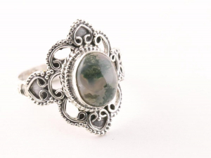 23680 Bewerkte zilveren ring met mosagaat