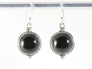 55548 Ronde zilveren oorbellen met onyx