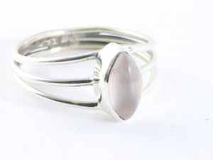 24892 Opengewerkte zilveren ring met rozenkwarts