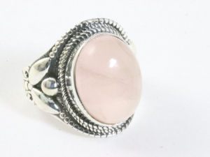 25414-19 Zware bewerkte zilveren ring met rozenkwarts - maat 19